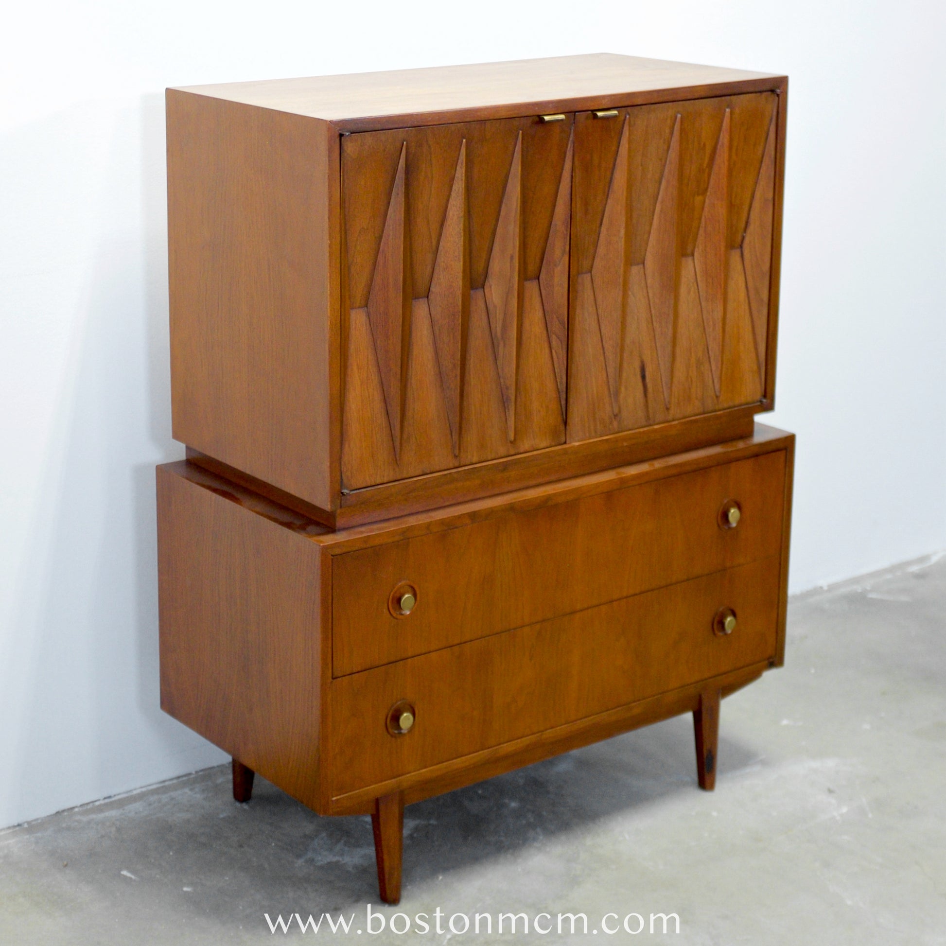 Mid Century Modern Vintage American of Martinsville "Harlequin" Walnut Tall Dresser / Gentleman's Chest Boston Mid Century Modern Mid Century Modern Vintage American of Martinsville "Harlequin" Walnut Tall Dresser / Gentleman's Chest Boston Mid Century Modern