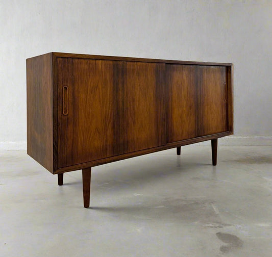 Hundevad & Co. Danish Rosewood Sideboard Model HU 40/5 Designed by Carlo Jensen - #A1624