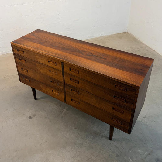 Hundevad & Co. Rosewood Model HU 40/16 Low Dresser Designed by Carlo Jensen