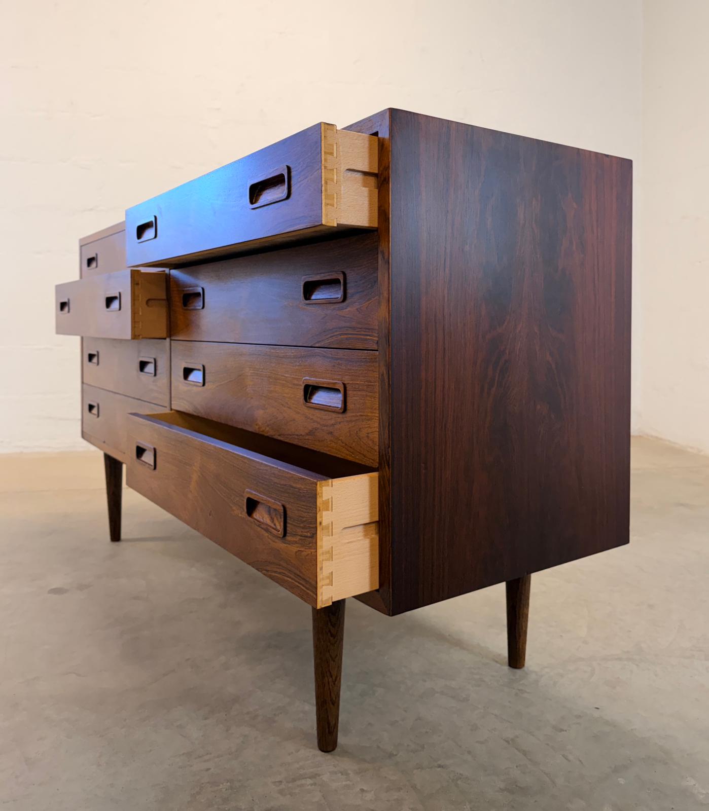 Hundevad & Co. Rosewood Model HU 40/16 Low Dresser Designed by Carlo Jensen